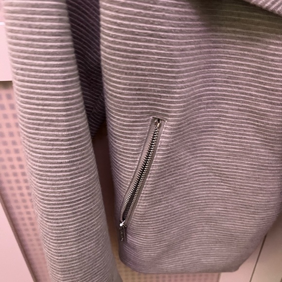 Calvin Klein light jacket. (Grey) - Picture 7 of 8